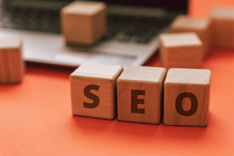 Voice Search Optimization: Top 8 Tips for Better Rankings